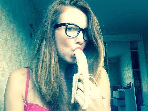 美女吃香蕉在线视频,美女品尝美味瞬间，视觉盛宴来袭